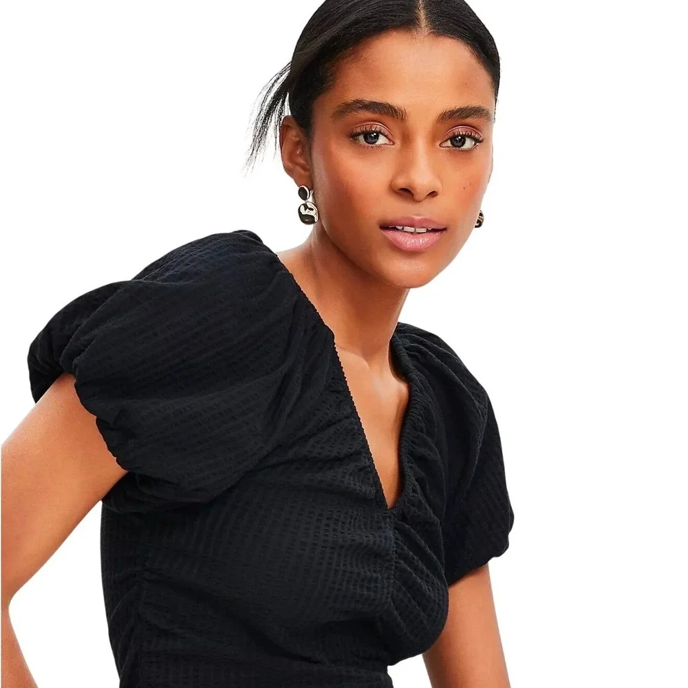 LOFT‎ Seersucker Cinched Bubble Sleeve Black Textured V Neck Top Size Large